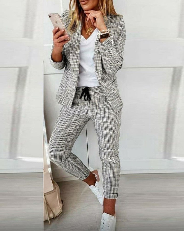 Conjunto de Blazer a Cuadros y Pantalones Ajustados
