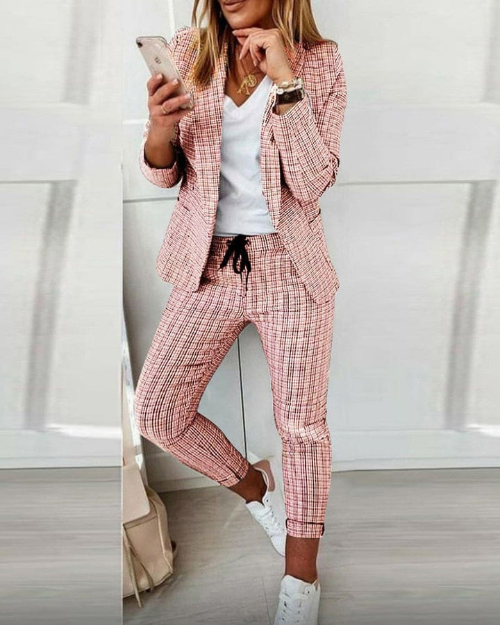 Conjunto de Blazer a Cuadros y Pantalones Ajustados