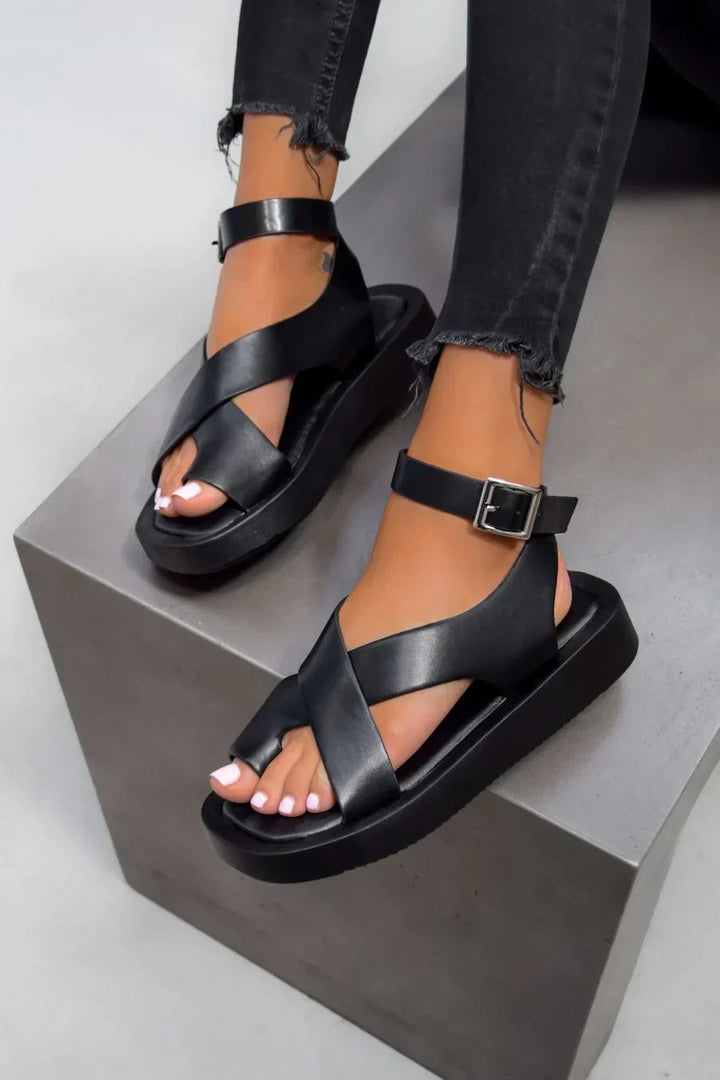 Sandalias cómodas con hebilla y plataforma