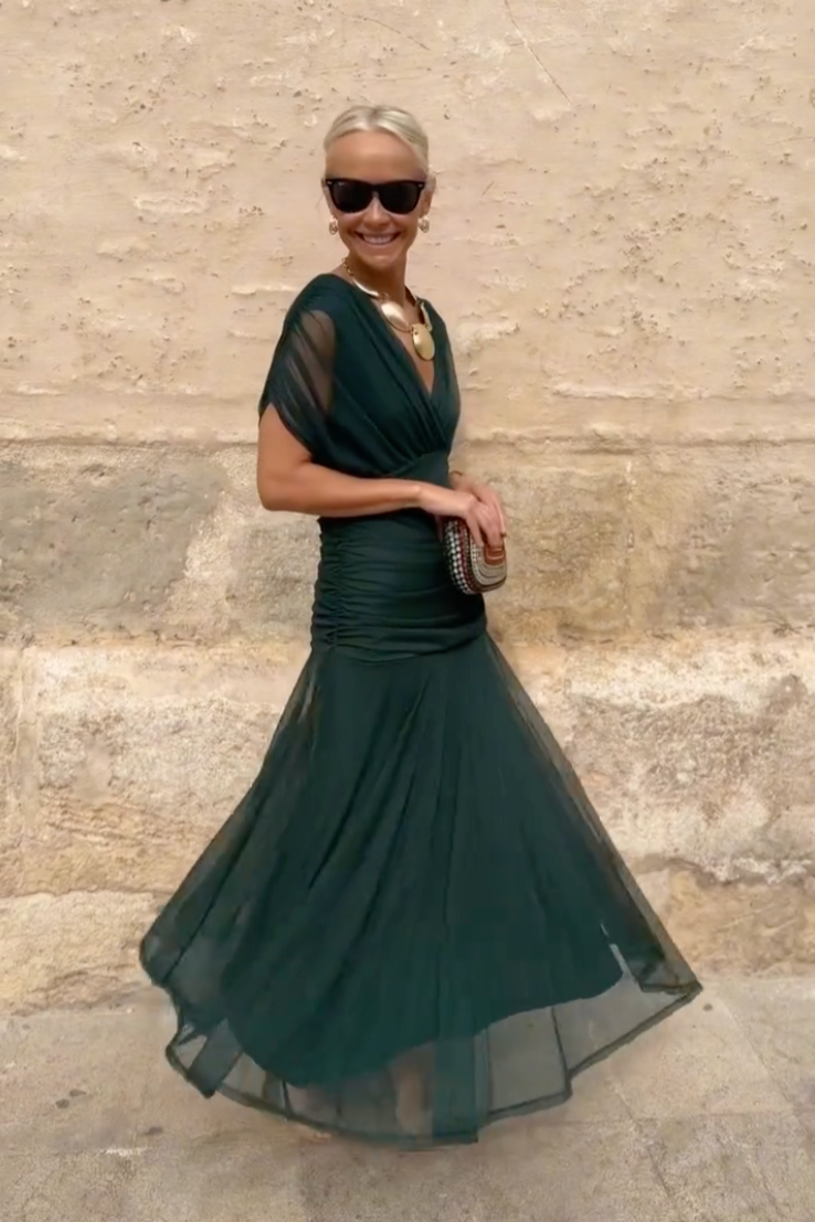 Elegancka długa sukienka na imprezę z dekoltem w serek