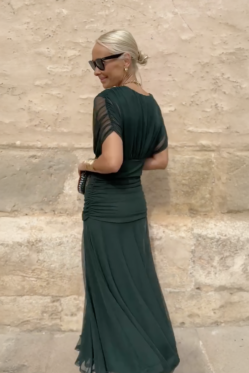 Elegancka długa sukienka na imprezę z dekoltem w serek