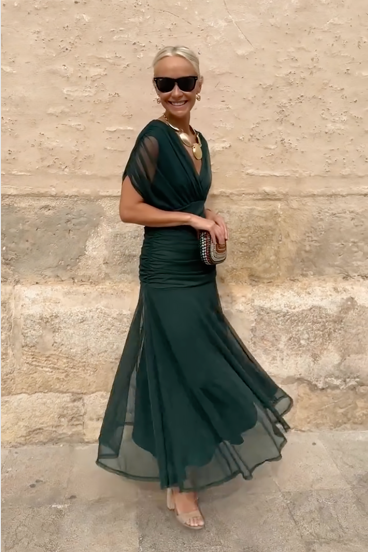 Elegancka długa sukienka na imprezę z dekoltem w serek