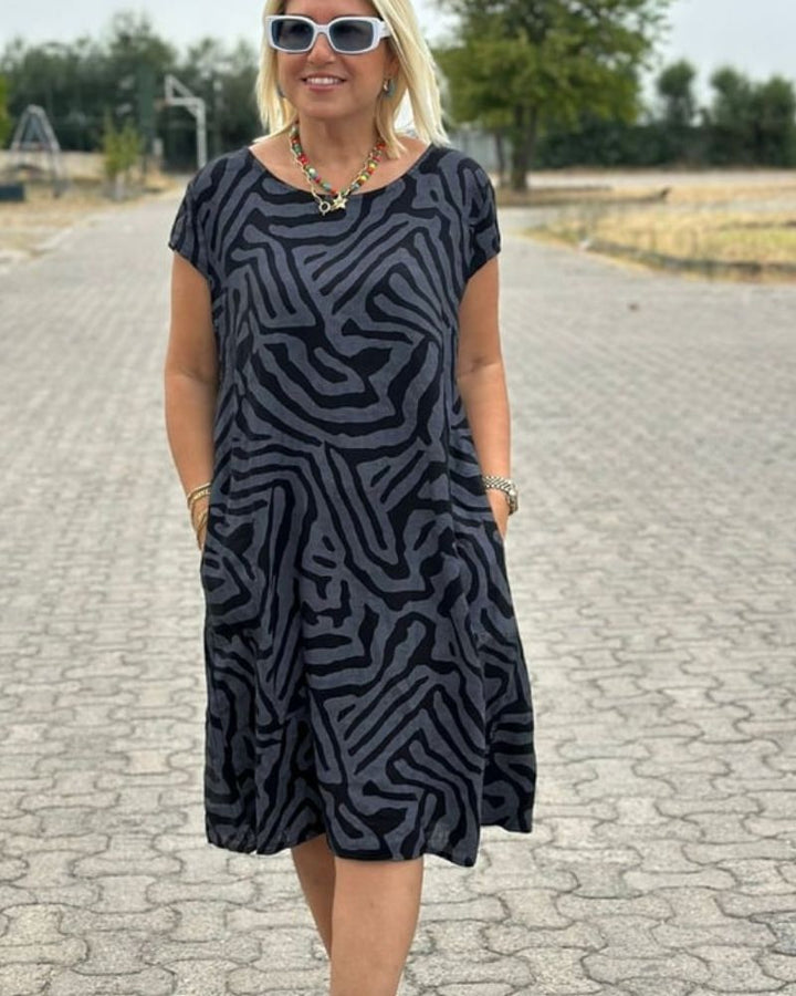 Letnia sukienka z okrągłym dekoltem