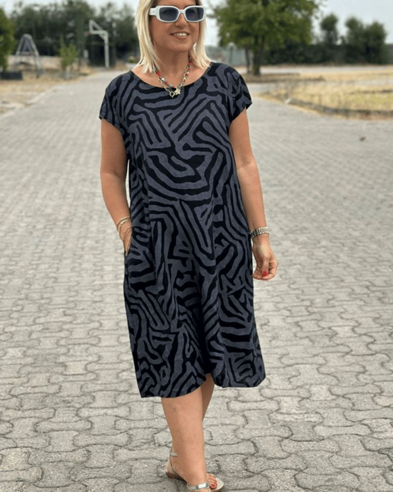 Letnia sukienka z okrągłym dekoltem