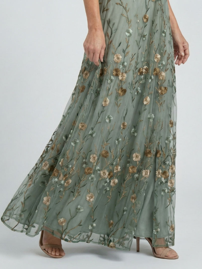 Vestido largo fluido con tirantes y estampado floral