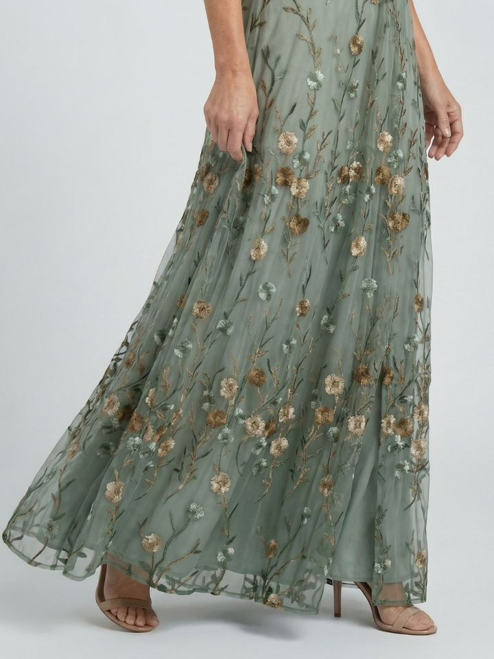 Vestido largo fluido con tirantes y estampado floral