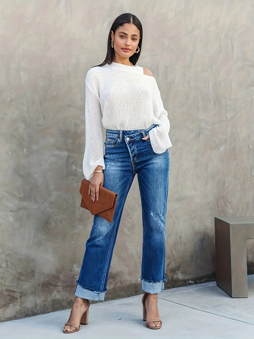 Jeans da donna alla moda a gamba dritta rilassati e asimmetrici