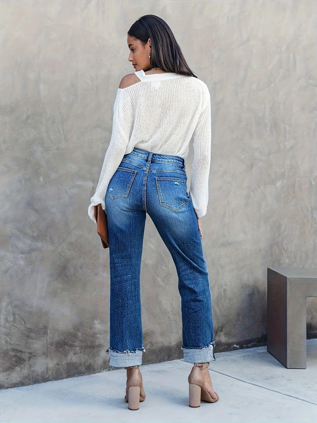 Jeans da donna alla moda a gamba dritta rilassati e asimmetrici