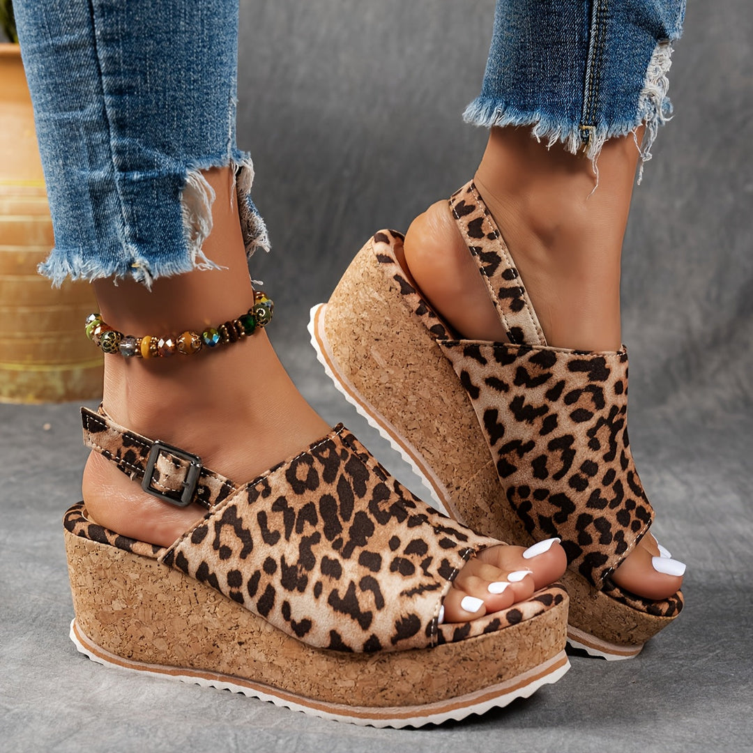 Sandalias cómodas con hebilla y plataforma