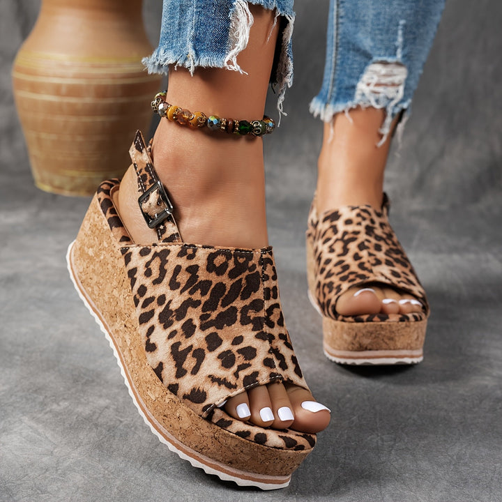 Sandalias cómodas con hebilla y plataforma
