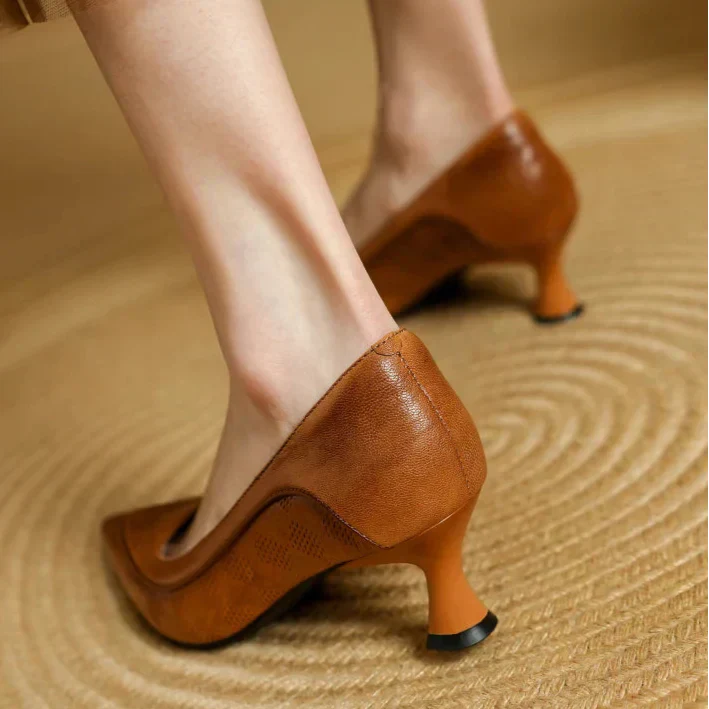 Décolleté con tacco kitten slip-on