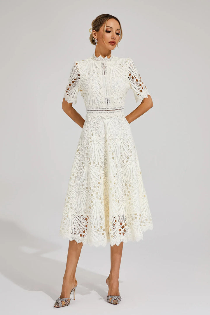Vestido midi de encaje femenino exquisito, moderno y glamoroso con diseño recortado