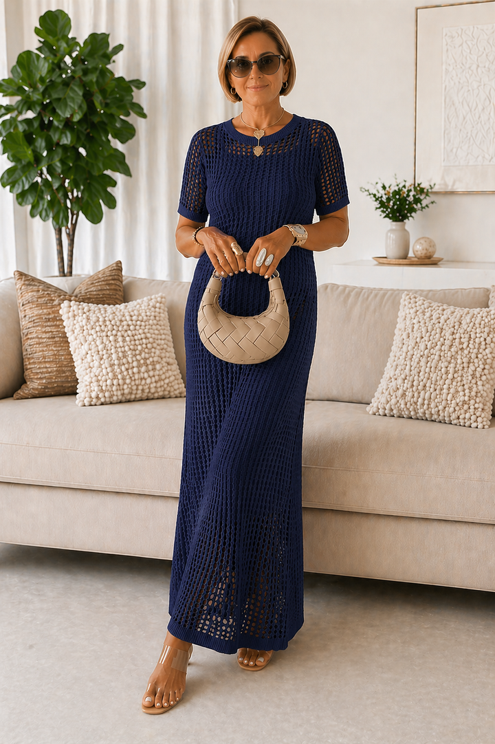 Vestido maxi con capas y recortes