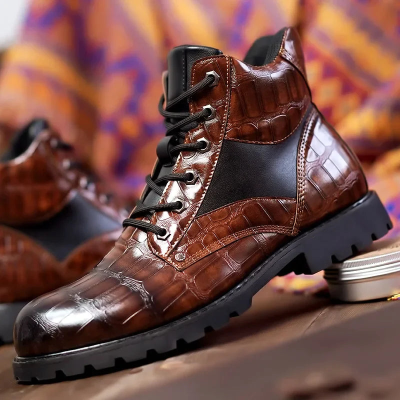 Botas de hombre modernas para aventura y combate al aire libre con relieve en el tobillo