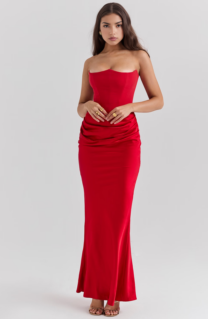 Dlouhé večerní šaty bez ramínek s krajkou a elegantním střihem