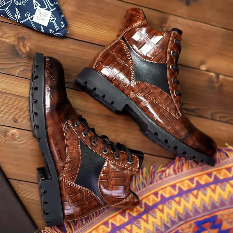 Botas de hombre modernas para aventura y combate al aire libre con relieve en el tobillo