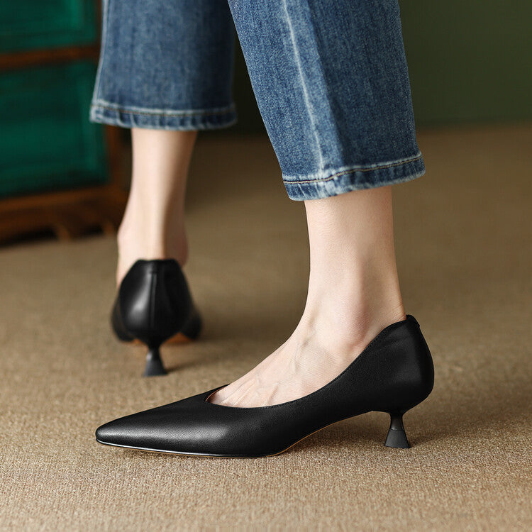 Zapatos de tacón bajo tipo kitten con punta puntiaguda y sin cordones