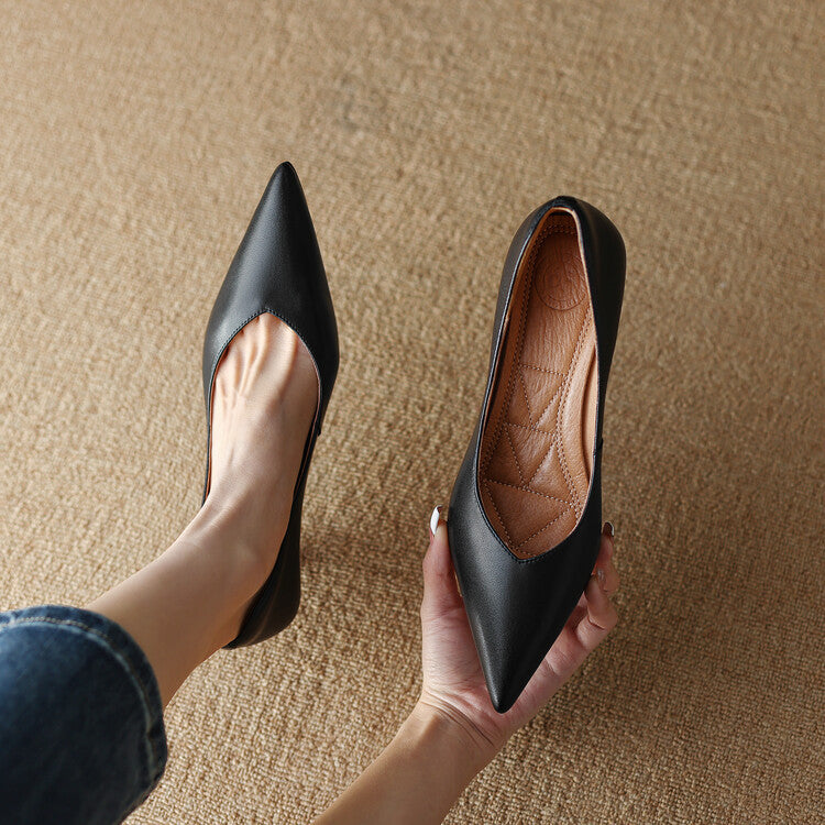 Zapatos de tacón bajo tipo kitten con punta puntiaguda y sin cordones
