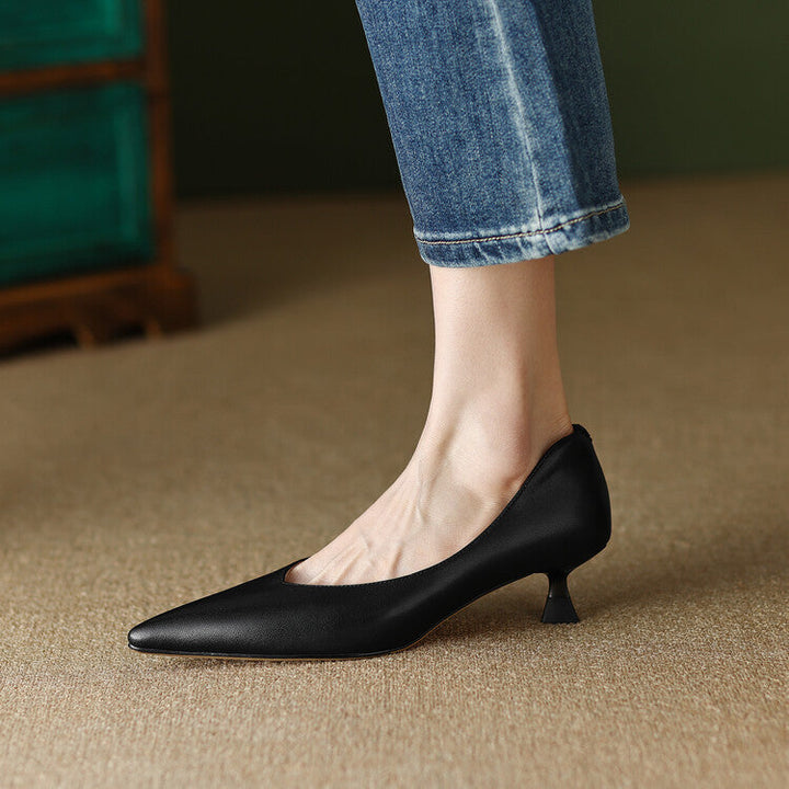Zapatos de tacón bajo tipo kitten con punta puntiaguda y sin cordones