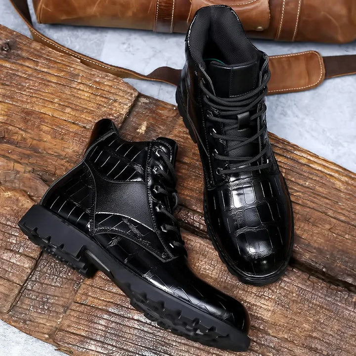 Botas de hombre modernas para aventura y combate al aire libre con relieve en el tobillo