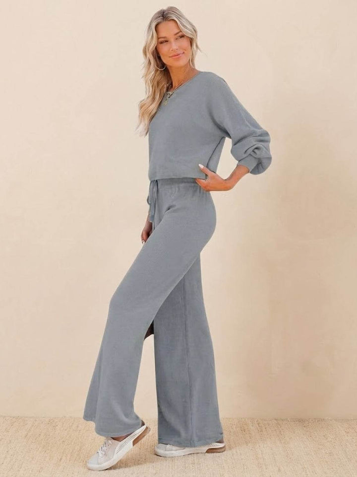 Krótka bluza i szeroki zestaw do relaksu