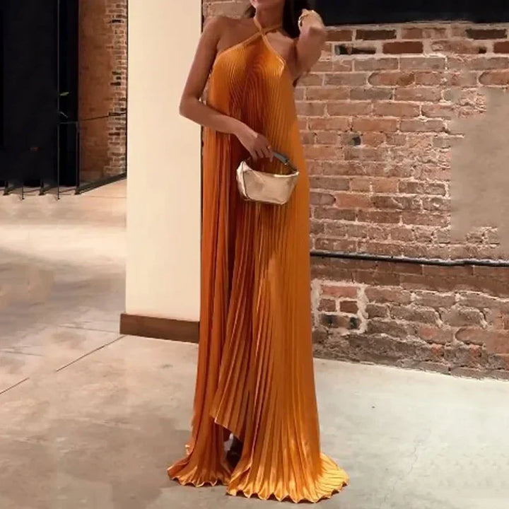 Vestido largo plisado con cuello halter para eventos nocturnos