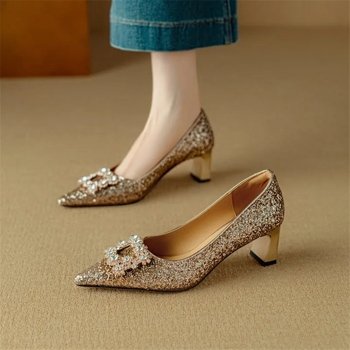 Tacones con hebilla de cristal brillante