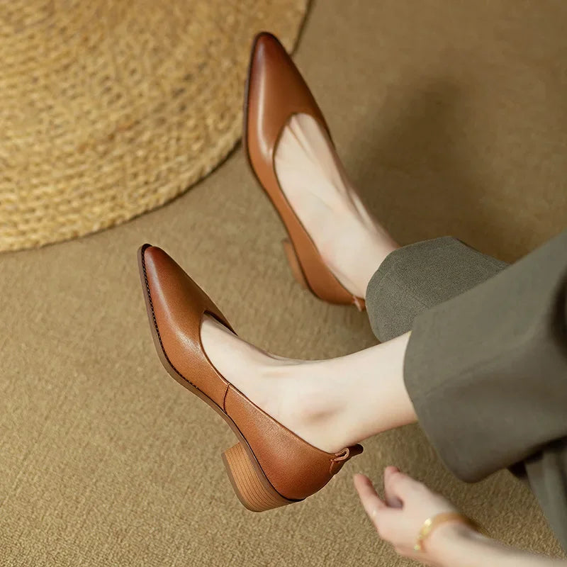 Zapatos de tacón de oficina con punta puntiaguda