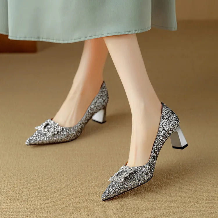 Tacones con hebilla de cristal brillante