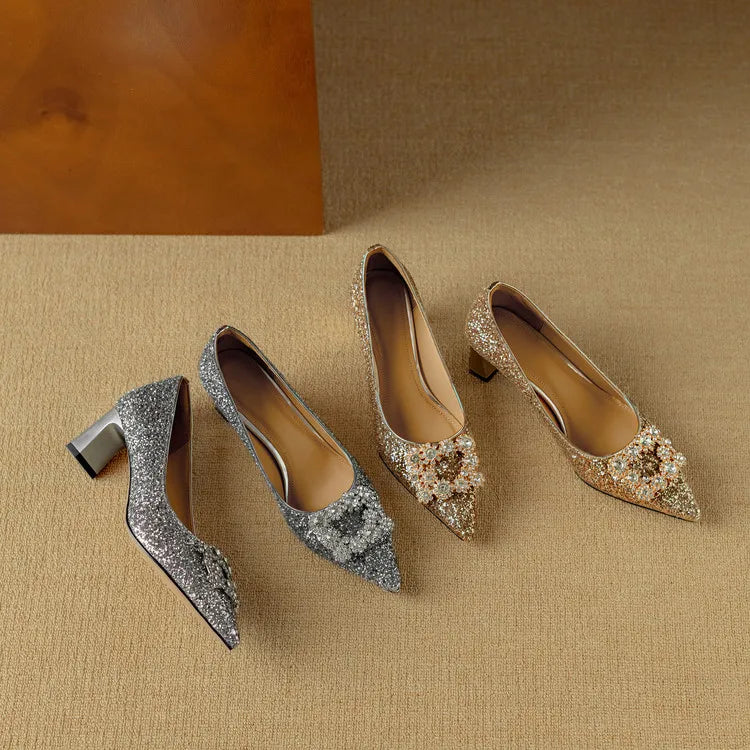 Tacones con hebilla de cristal brillante