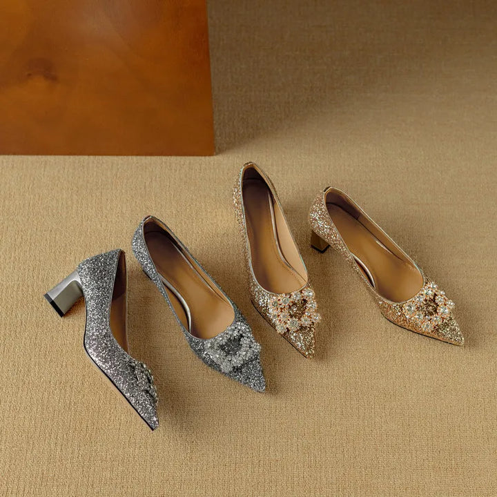 Tacones con hebilla de cristal brillante