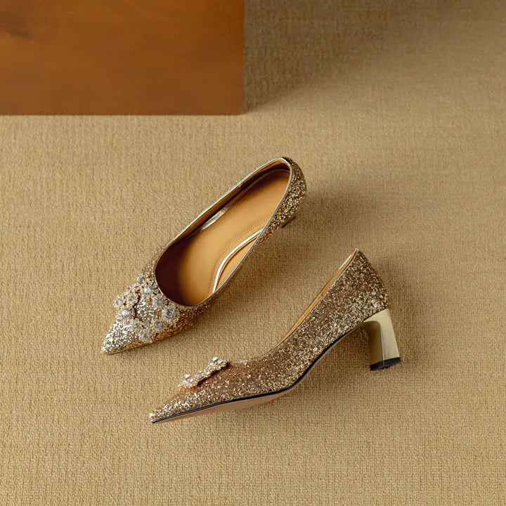 Tacones con hebilla de cristal brillante
