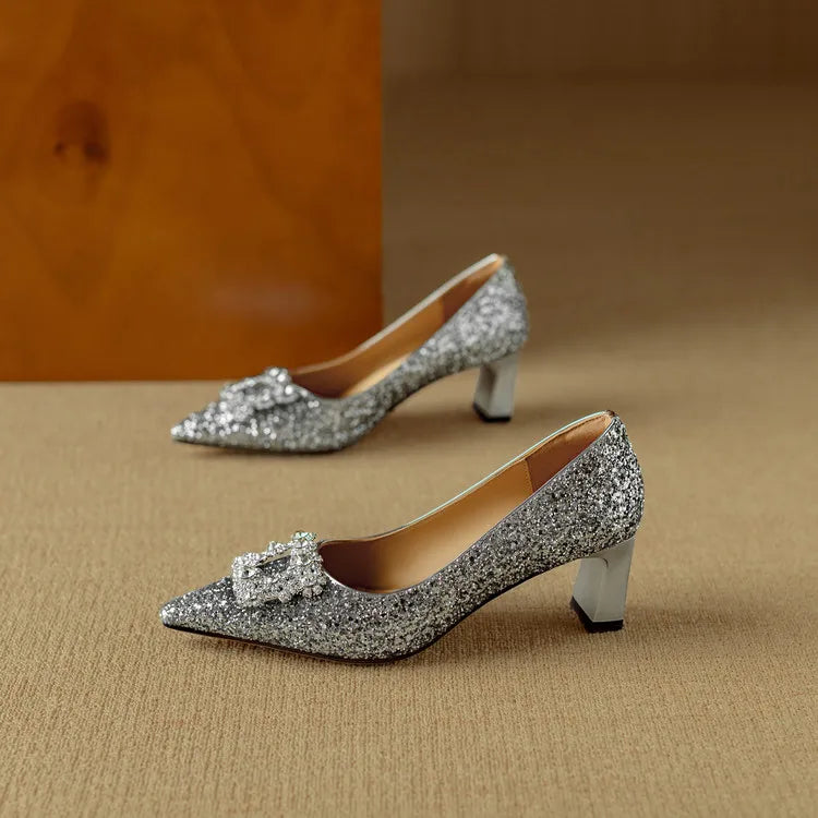 Tacones con hebilla de cristal brillante