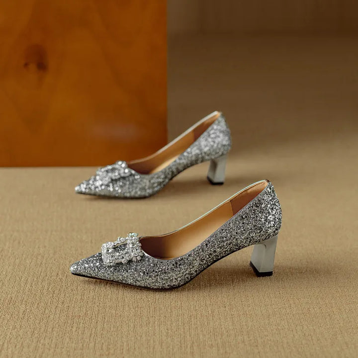 Tacones con hebilla de cristal brillante