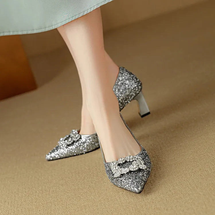 Tacones con hebilla de cristal brillante