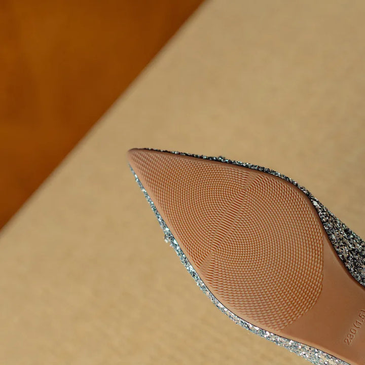 Tacones con hebilla de cristal brillante