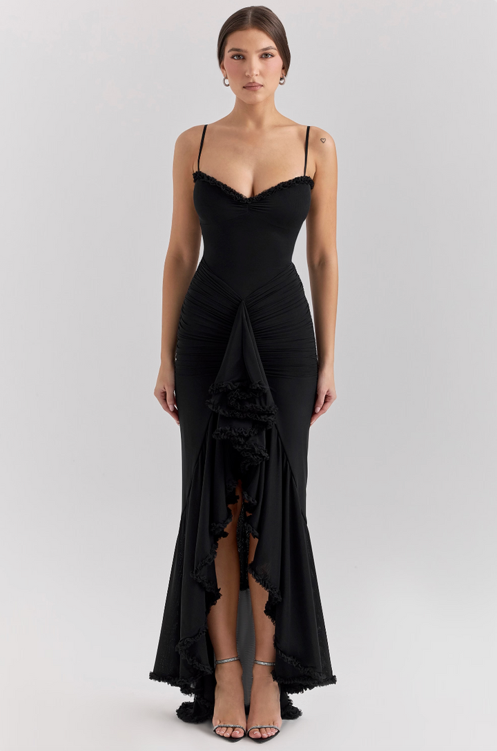 Vestido largo fruncido de encaje con silueta femenina