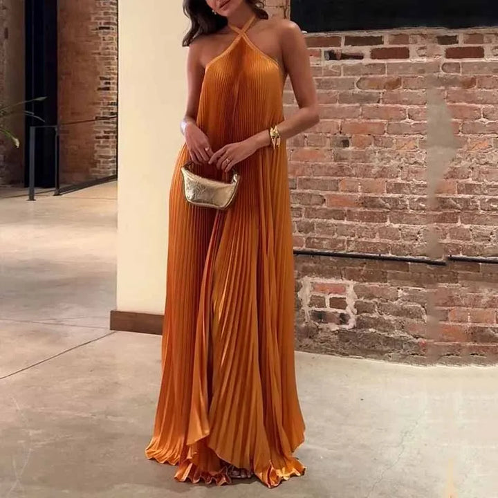 Vestido largo plisado con cuello halter para eventos nocturnos