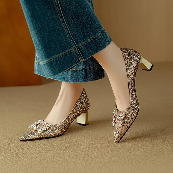 Tacones con hebilla de cristal brillante