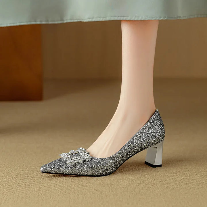 Tacones con hebilla de cristal brillante