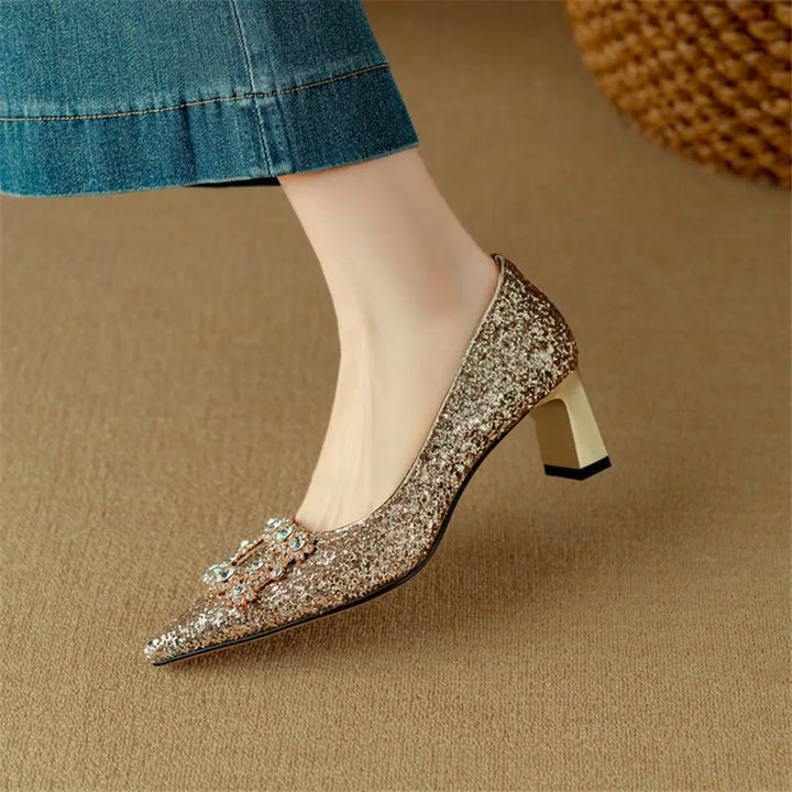 Tacones con hebilla de cristal brillante