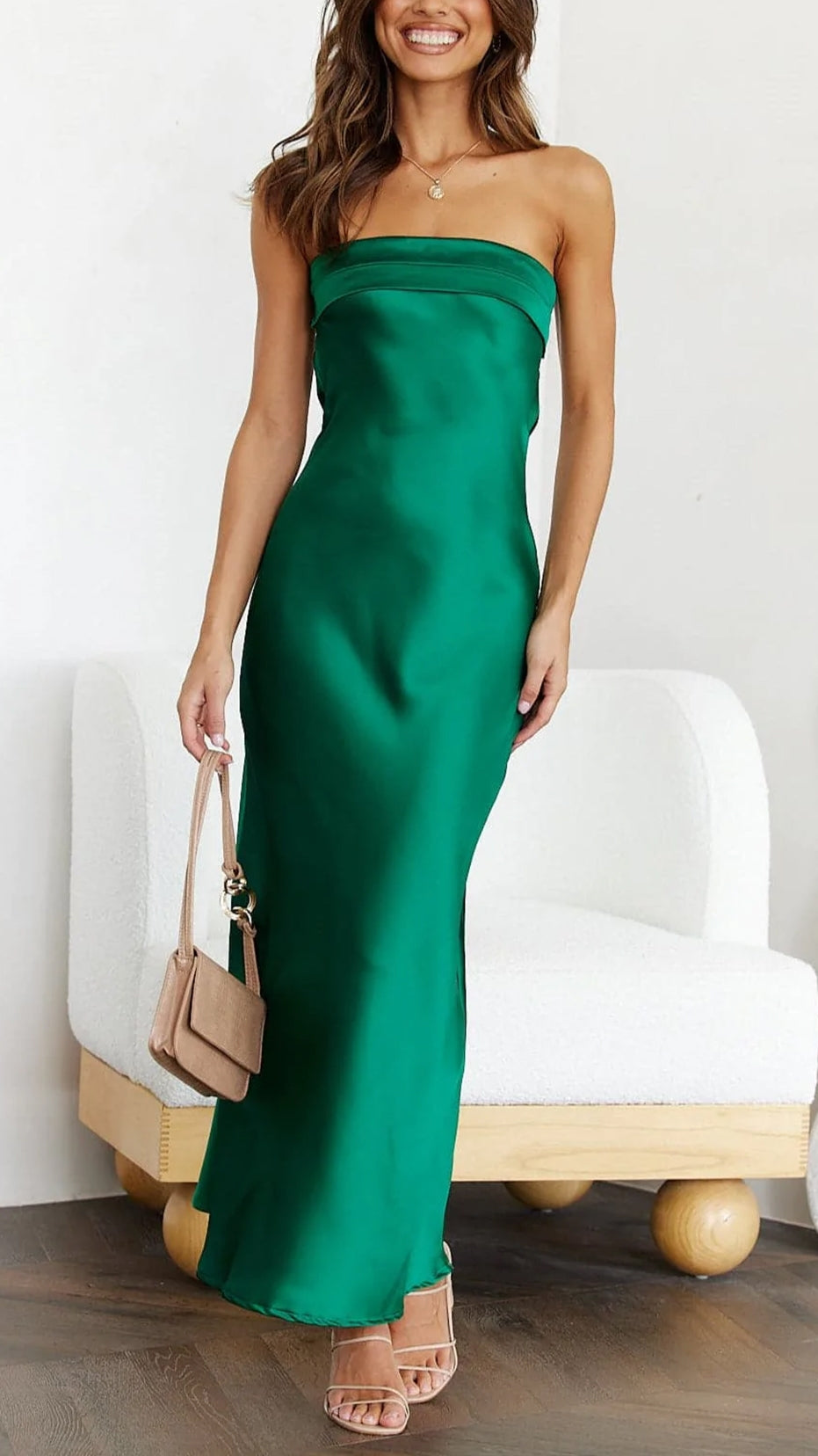 Abito da sera maxi in raso moderno ed elegante da donna