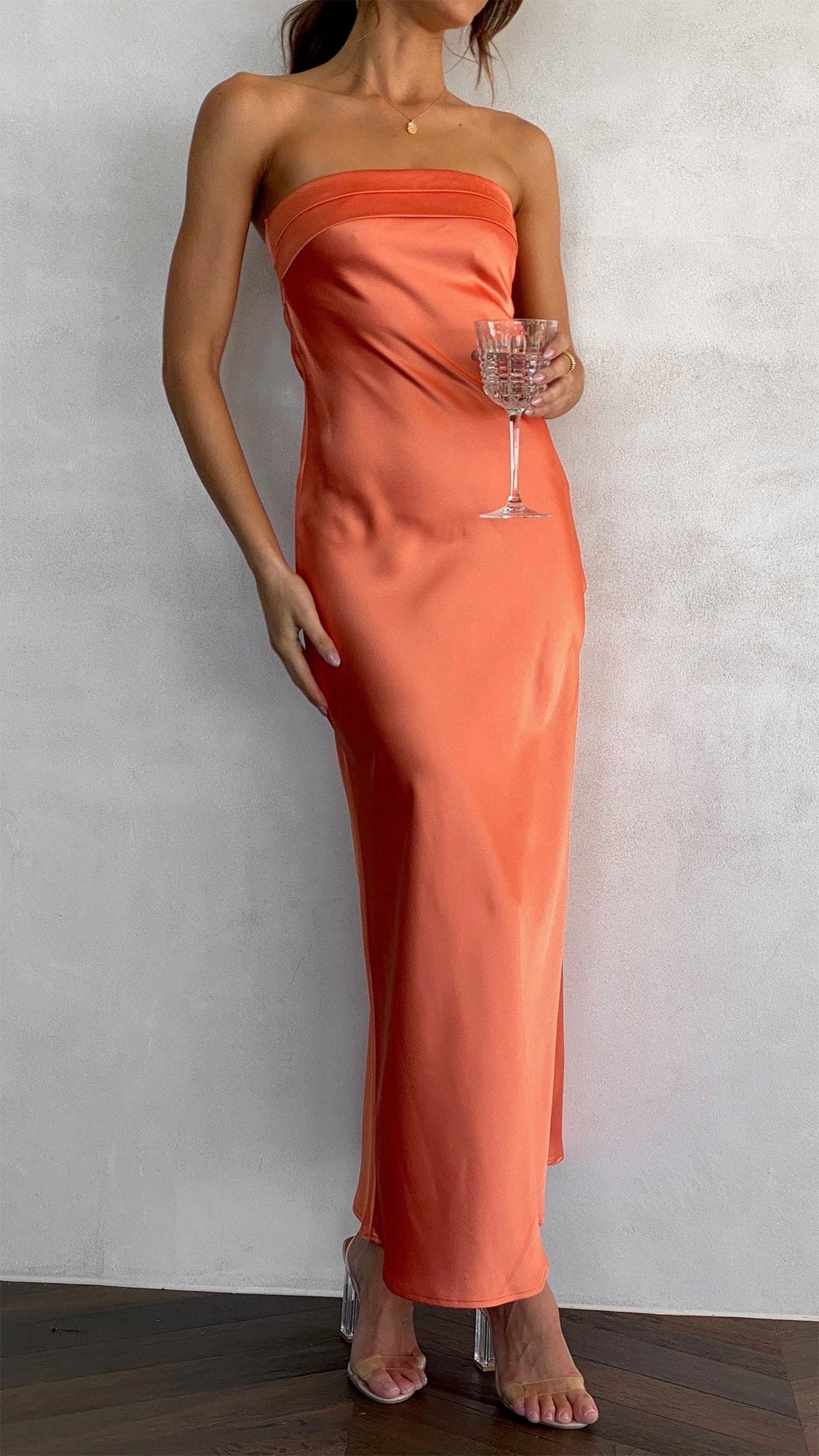 Abito da sera maxi in raso moderno ed elegante da donna