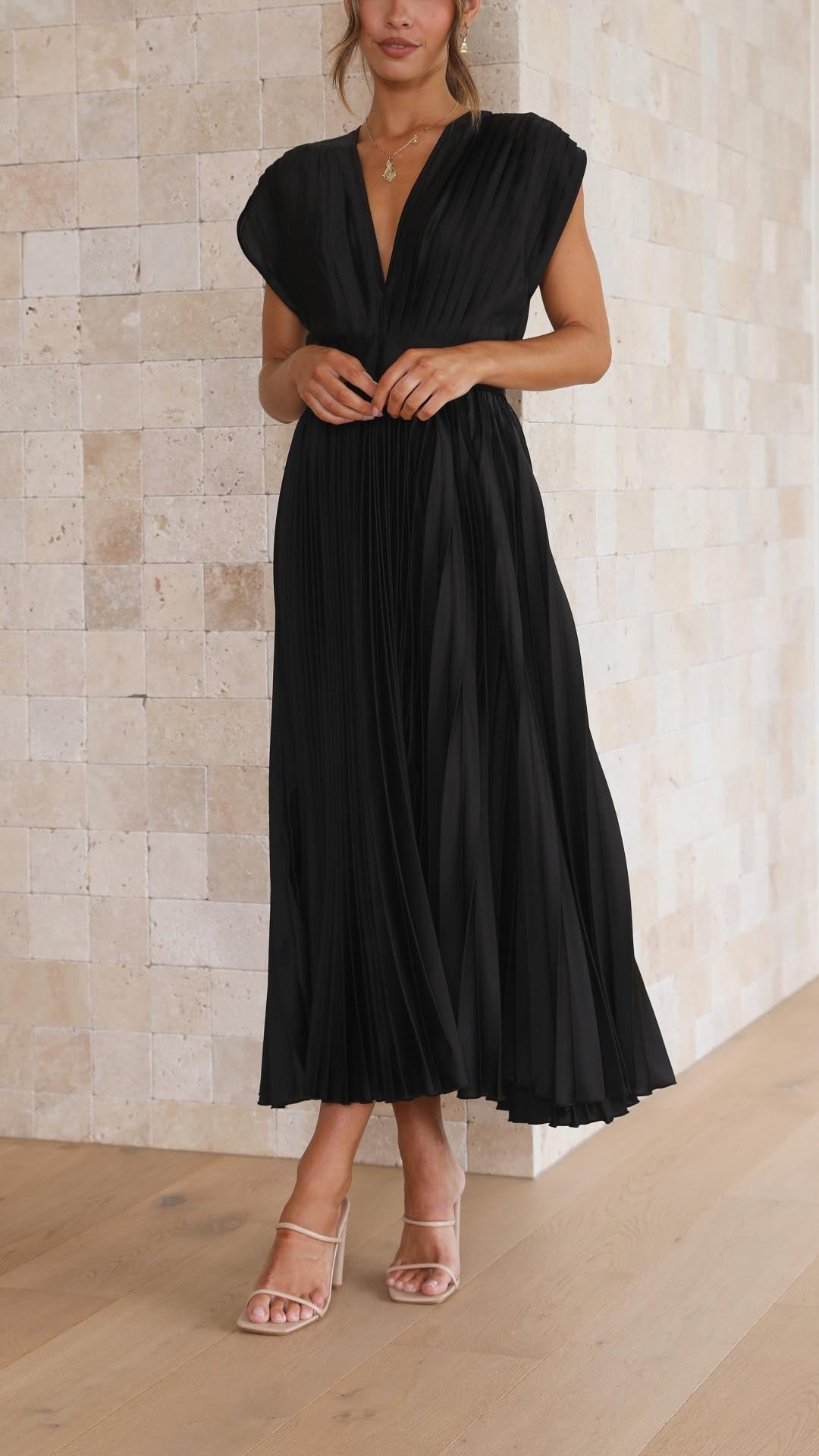 Elegancka plisowana sukienka maxi