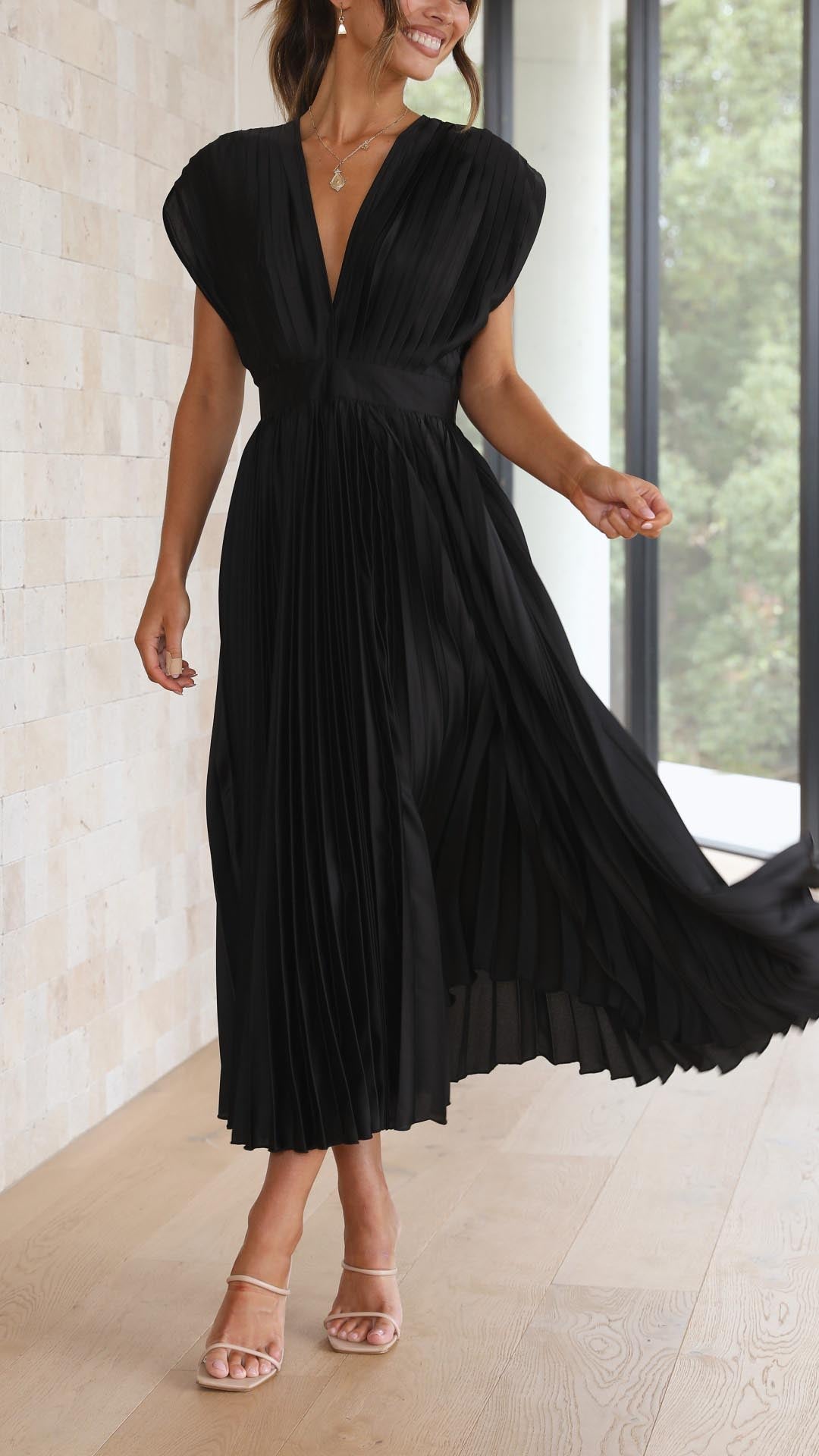 Elegancka plisowana sukienka maxi