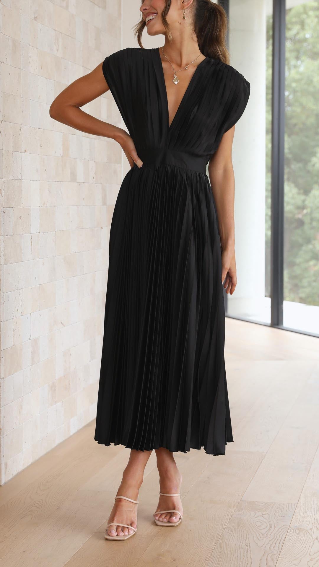 Elegancka plisowana sukienka maxi
