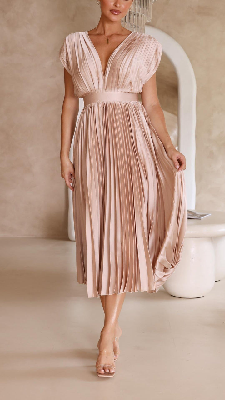 Elegancka plisowana sukienka maxi