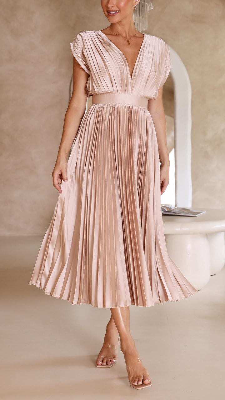 Elegancka plisowana sukienka maxi