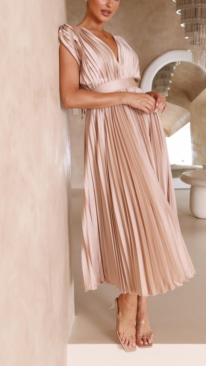 Elegancka plisowana sukienka maxi