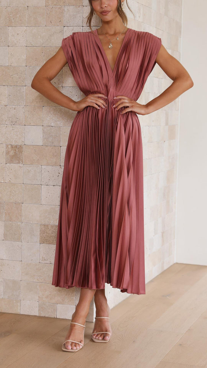 Elegancka plisowana sukienka maxi